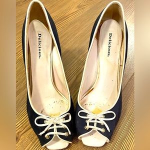 Super cute Delicious brand navy & white peek toe 3” heel Sz. 8.5-9